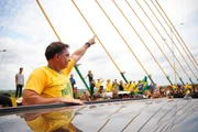 Flávio Bolsonaro foi embora para os EUA. Avião em voo
