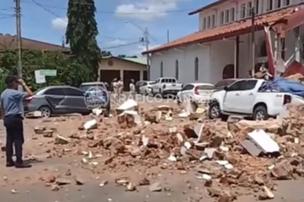 Programa de TV no Panamá flagra momento em que terremoto atinge o país - destaque galeria
