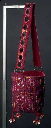 Nova Baguette da Fendi reacende debate sobre apropriação cultural na moda