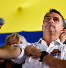 O senador e candidato à Presidência da República pelo PL, Flávio Bolsonaro, participou, na terça-feira, 6, em Goiânia (GO), de encontro com o ex-presidenciável Ronaldo Caiado (PSD) Foto: Wilton Junior / Estadão / Estadão