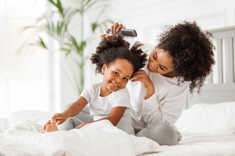 Veja como ajudar crianças crespas e cacheadas a construir uma relação positiva com a própria imagem