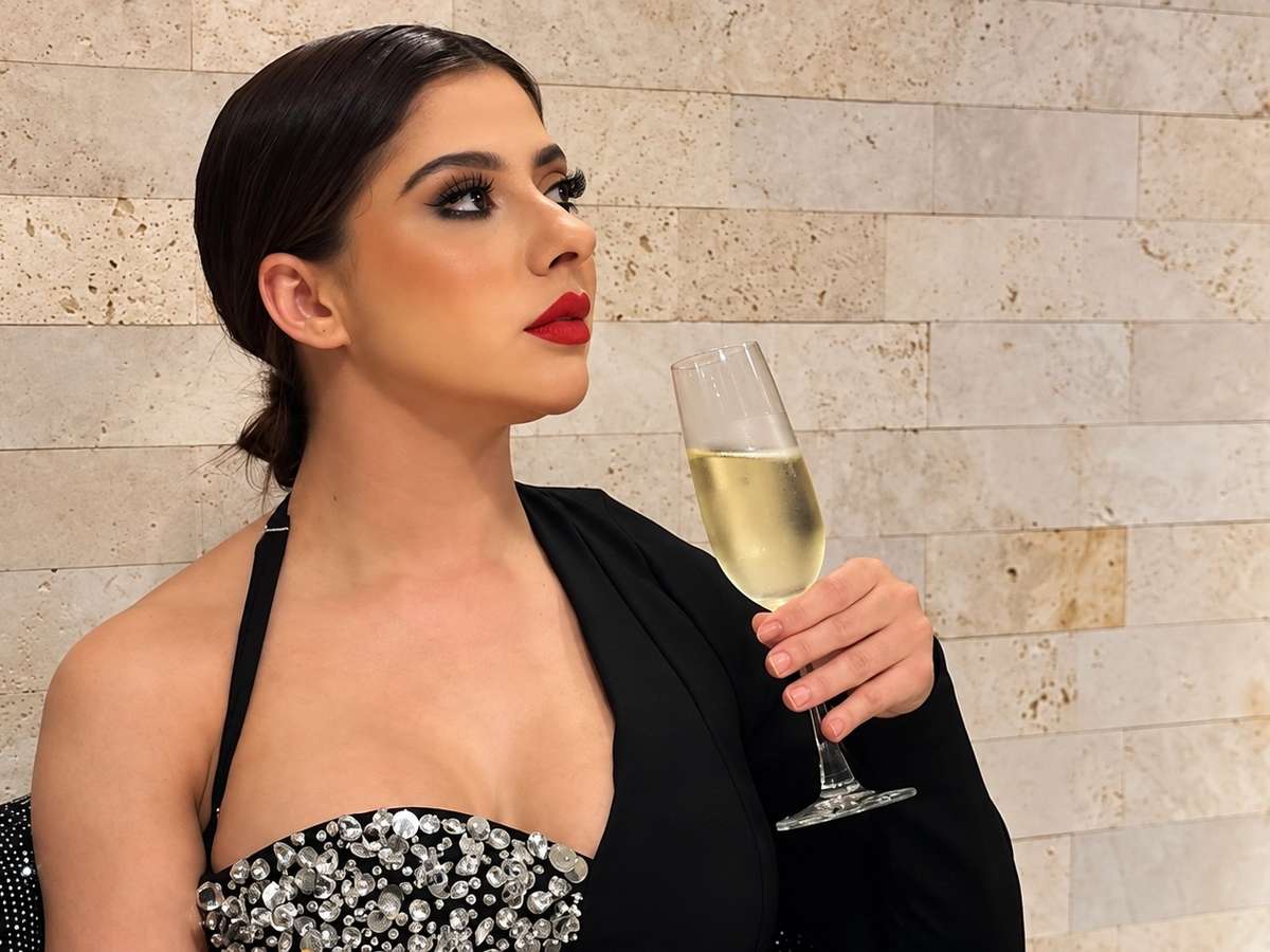 Influenciadora é suspeita de assumir tráfico ligado à máfia italiana após prisão do marido