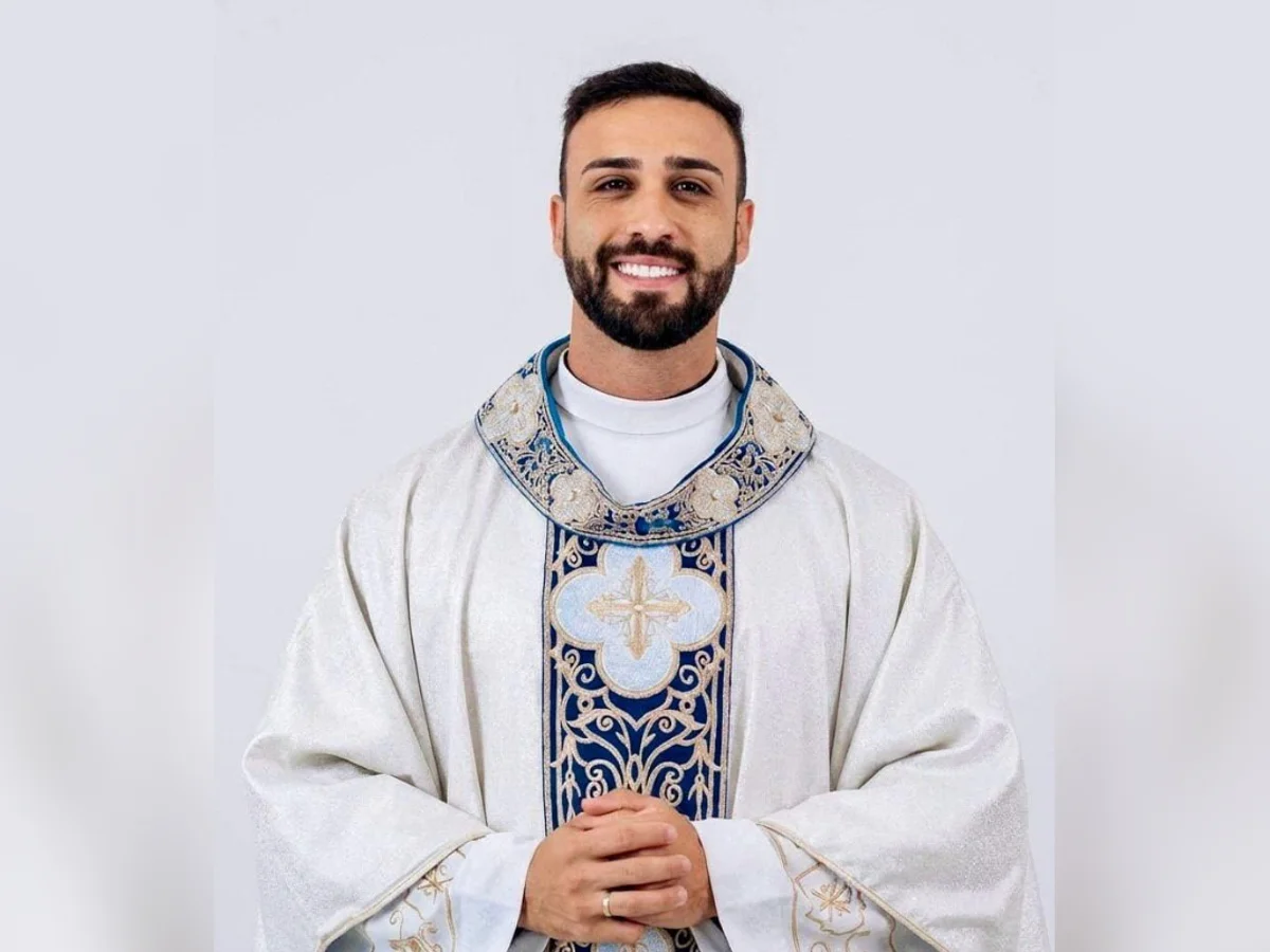 "Padre galã": saiba quem é o sacerdote que viralizou pela aparência em MG