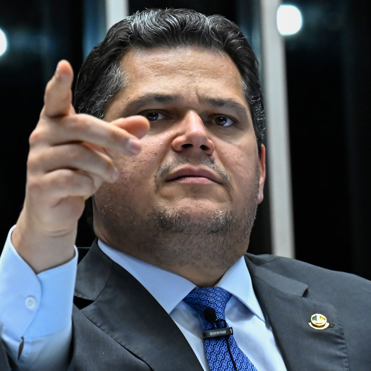Alcolumbre diz que já há assinaturas para ‘acelerar’ PEC do fim da escala 6x1 nesta quarta