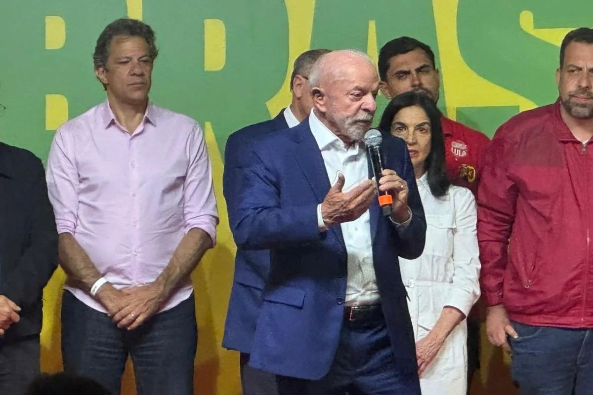 Lula reúne aliados para rediscutir campanha para segundo turno