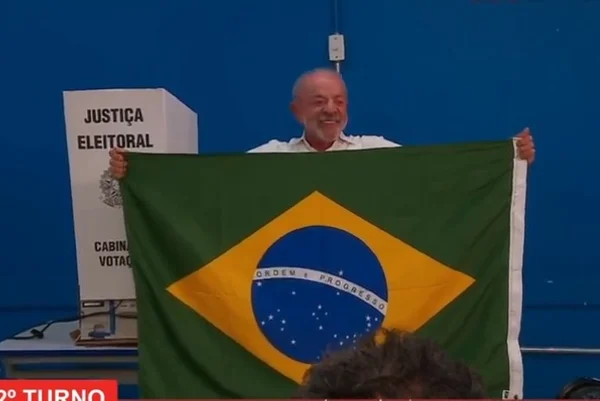 Flávio Bolsonaro tem 80,81% dos votos em Israel; Lula, 95,60% na Palestina - destaque galeria