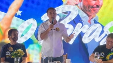Flávio Bolsonaro diz que ‘cenário está muito favorável’ e pede agilidade do TSE