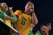 Flávio Bolsonaro foi embora para os EUA. Avião em voo