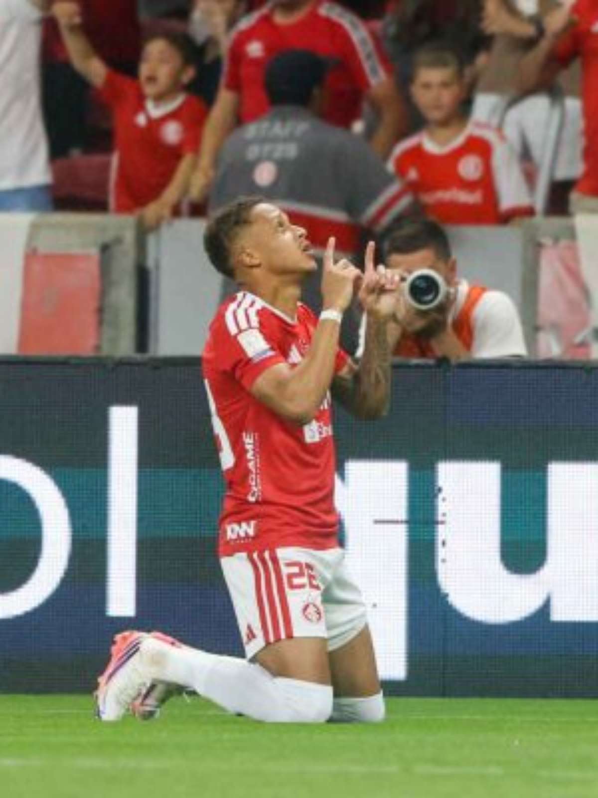 Internacional vence duelo direto e deixa Corinthians à beira do Z4