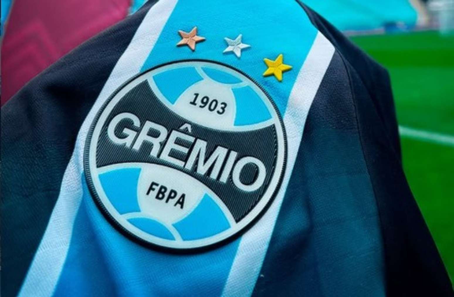 Ex-Gr&ecirc;mio est&aacute; internado em estado grave ap&oacute;s sofrer infarto.