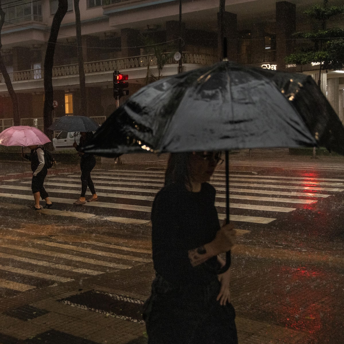 SP segue com alerta de tempestade nesta quinta após chuva causar alagamentos e morte no dia anterior