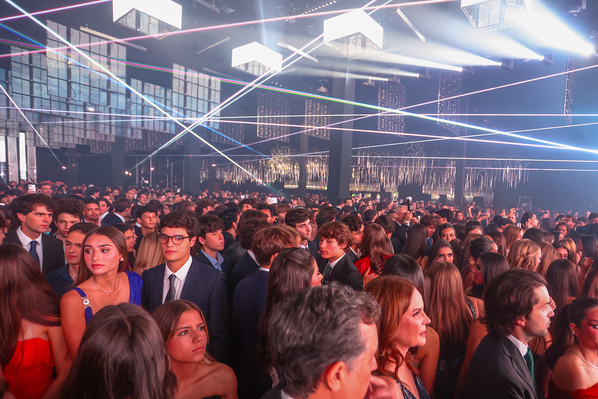 Aniversário de 15 anos de Marita Estevão Lira reúne tradição e modernidade