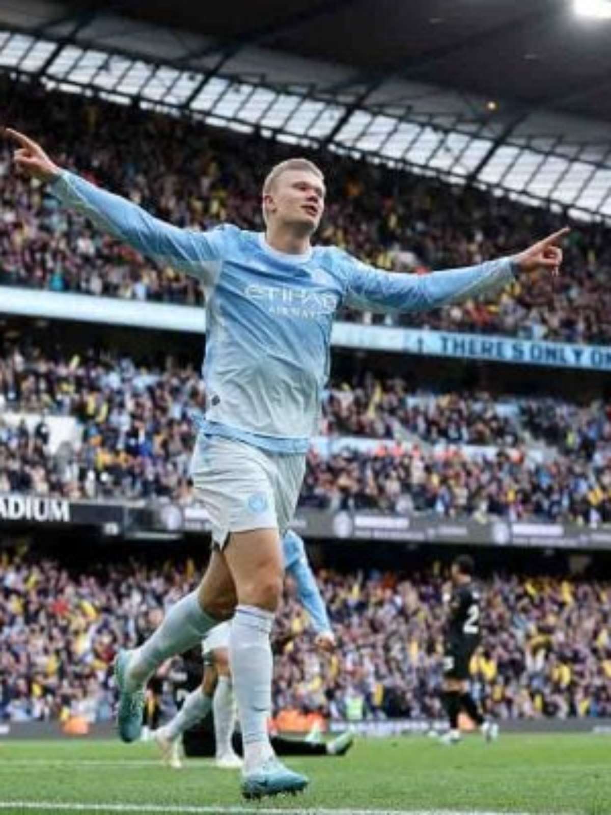 Haaland faz dois, Manchester City vence e segue 100% na Premier League