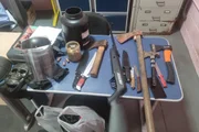Objetos apreendidos com adolescente suspeito de planejar ataque