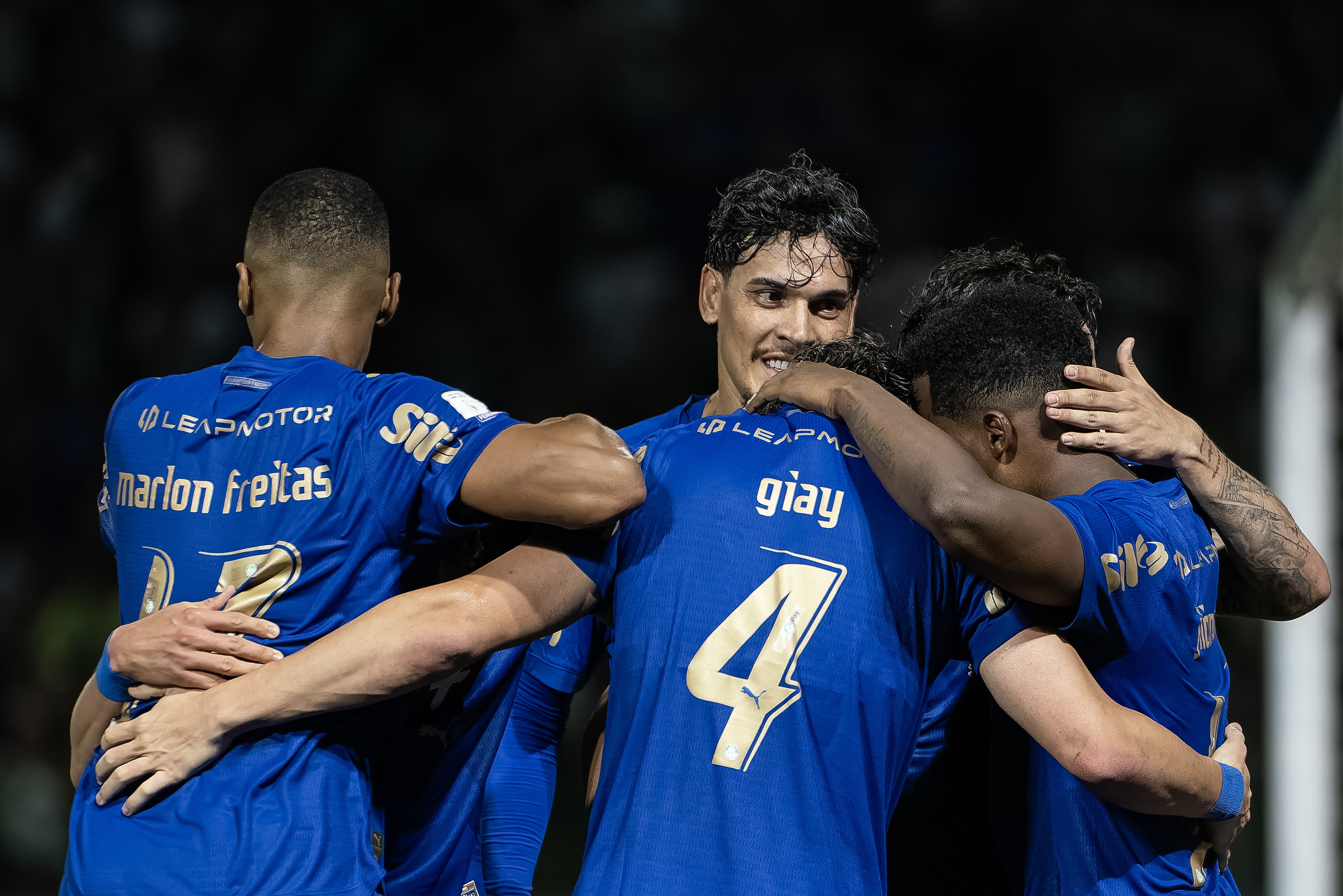 Análise: defesa do Palmeiras é sólida mais uma vez, e time passa o fim de semana como líder