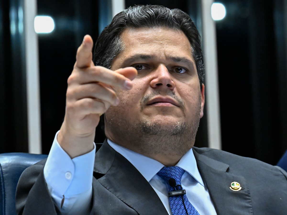 Alcolumbre diz que já há assinaturas para ‘acelerar’ PEC do fim da escala 6x1 nesta quarta