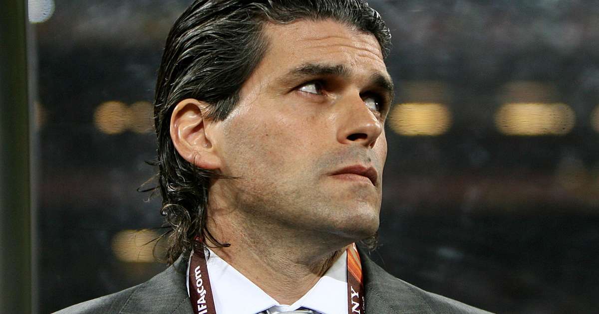Ex-jogador do Fla e Palmeiras é acusado de vender diplomas falsos de técnico a astros brasileiros, diz site