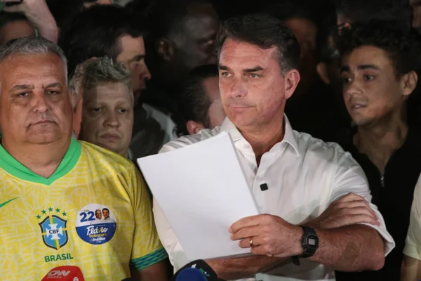 Flávio critica decisão de Zanin, mas PL também pediu prorrogação da votação