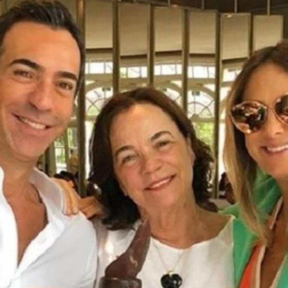 César Tralli relembra a mãe quatro anos após morte dela em acidente aéreo