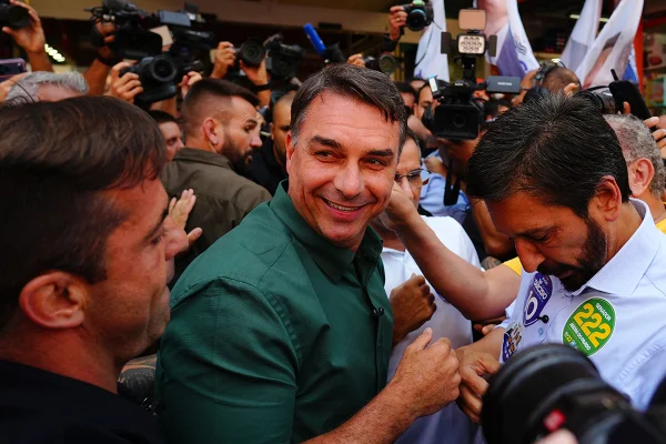 Flávio termina campanha sem agendas ao lado de Michelle e Celina - destaque galeria