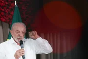 Lula durante a reunião de campanha após o 1º turno das eleições