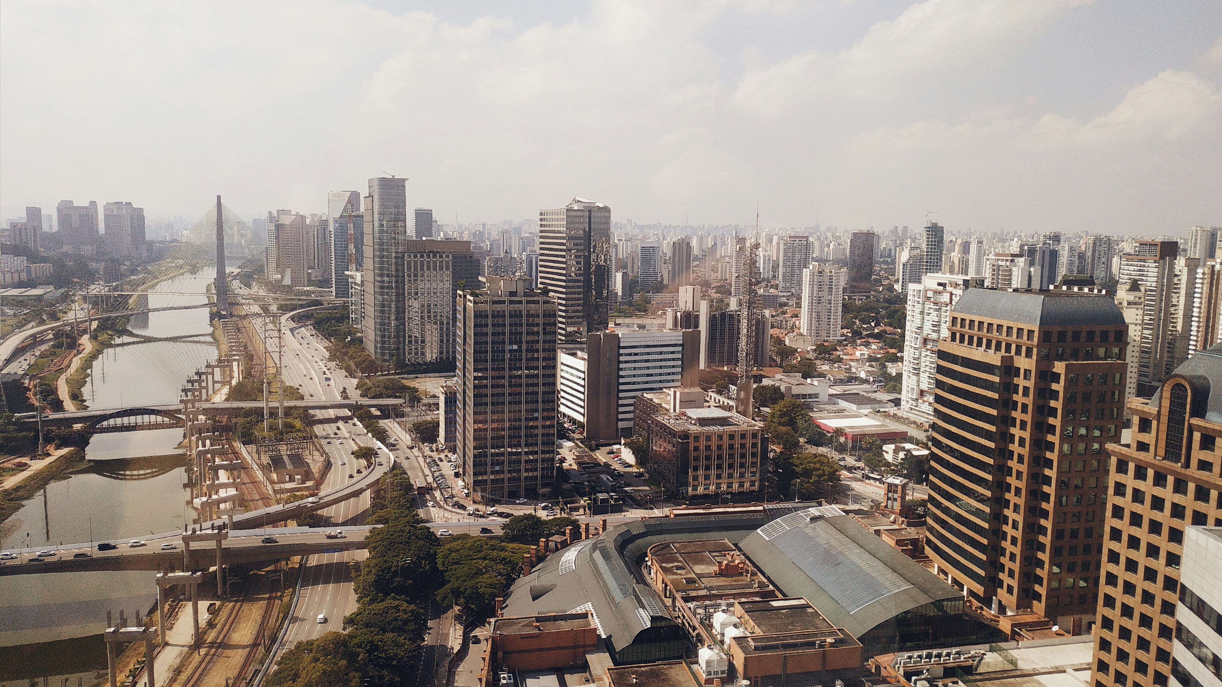 São Paulo bate recorde e recebe 25,4 milhões de turistas no primeiro semestre de 2026