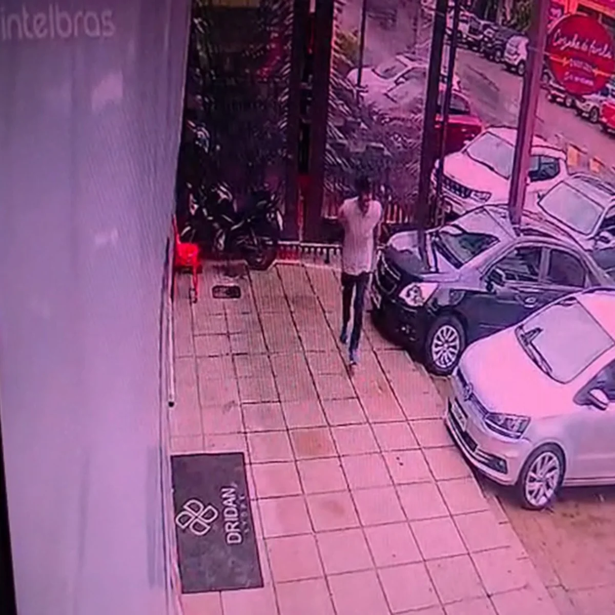 Homem que executou dono de restaurante a tiros continua foragido da Justiça