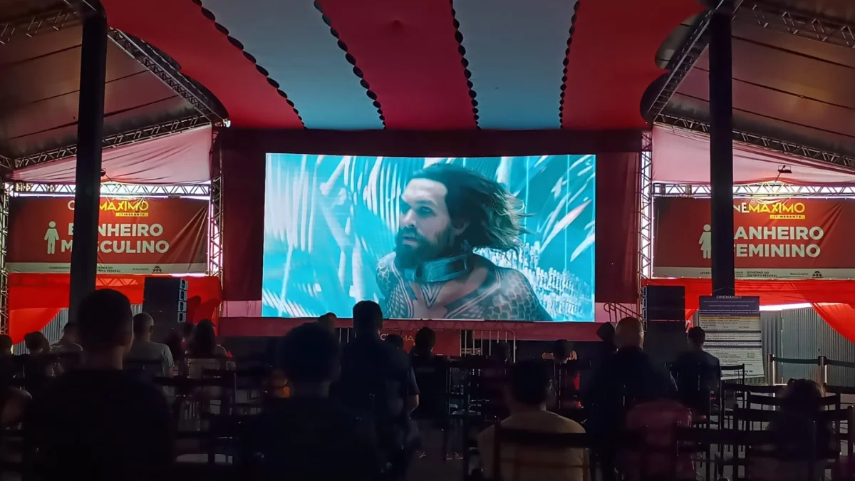 Cinemáximo Itinerante exibe sucessos de Hollywood na Estrutural