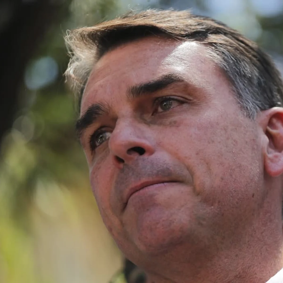 Plenário do TSE mantém remoção de post que associa Flávio à "rachadinha"